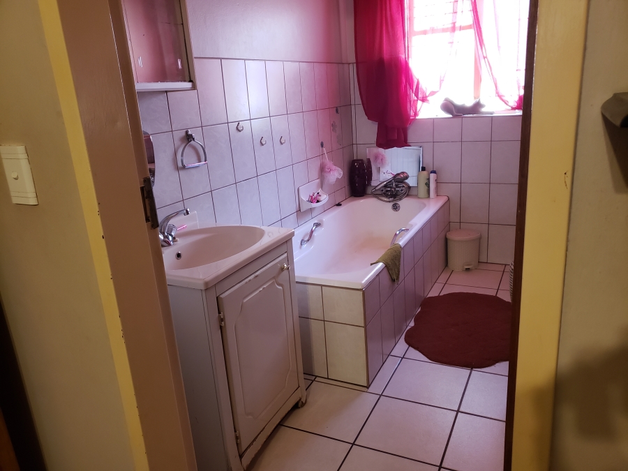 4 Bedroom Property for Sale in Geelhoutpark North West
